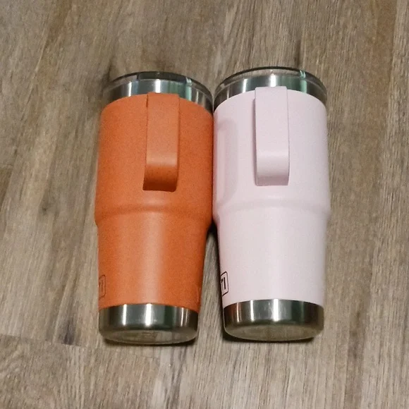 2 Yeti 20 Oz Ramblers With Mag Slide Lids - Picture 6 of 11